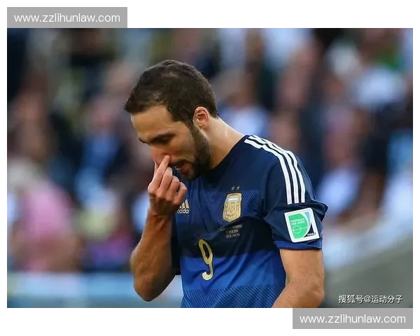 伊瓜因欧联杯赛场激情绽放再现锋线杀手本色引领球队荣耀征程 伊瓜因欧联杯赛场激情绽放再现锋线杀手本色引领球队荣耀征程